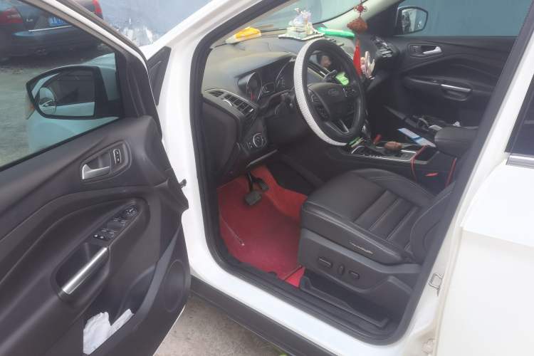 Used Ford Kuga 2018 EcoBoost 180 Two-Wheel-Drive Luxury Wing Edition Driver Seat