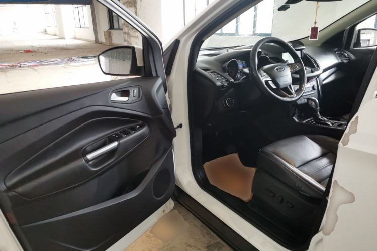 Used Ford Kuga 2018 EcoBoost 180 Two-Wheel-Drive Luxury Wing Edition Driver Seat