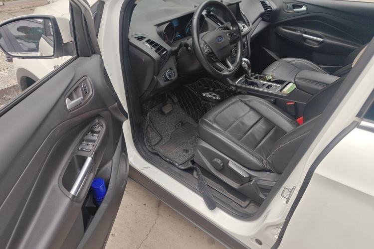 Used Ford Kuga 2018 EcoBoost 180 Two-Wheel-Drive Platinum Edition Driver Seat