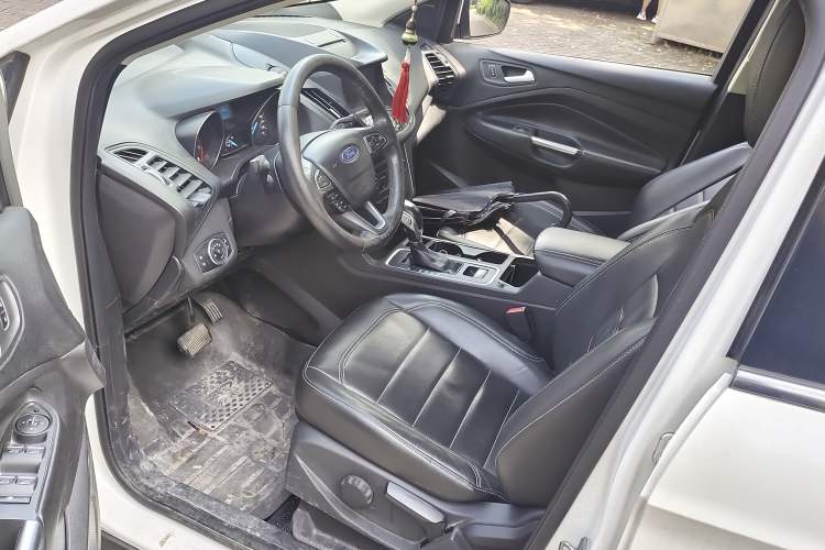 Used Ford Kuga 2018 EcoBoost 180 Two-Wheel-Drive Elite Trim Driver Seat