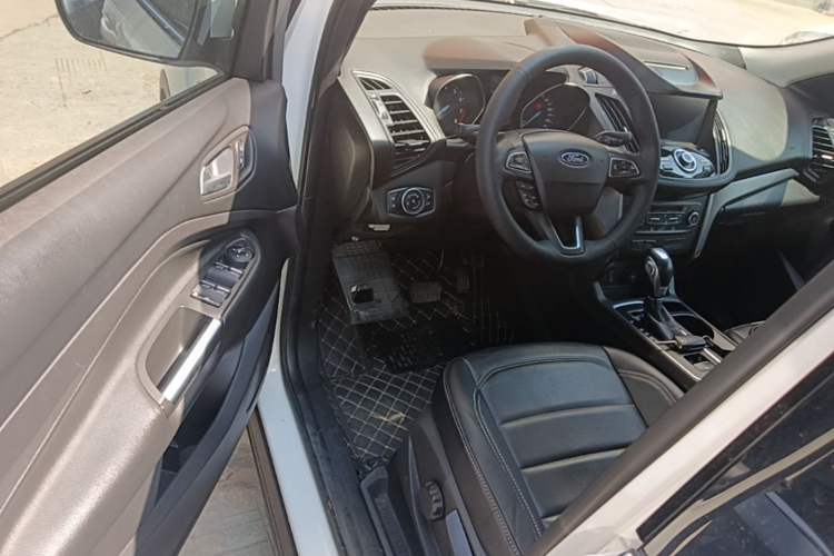 Used Ford Kuga 2018 EcoBoost 180 Two-Wheel-Drive Platinum Edition Driver Seat