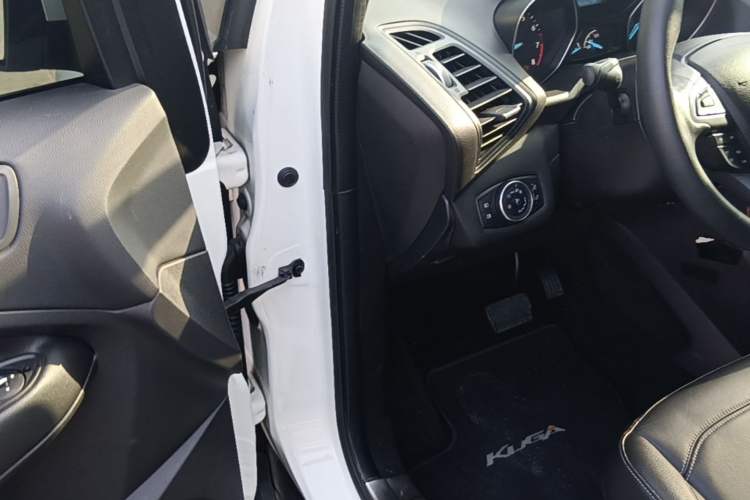 Used Ford Kuga 2018 EcoBoost 180 Two-Wheel-Drive Platinum Edition Driver Seat