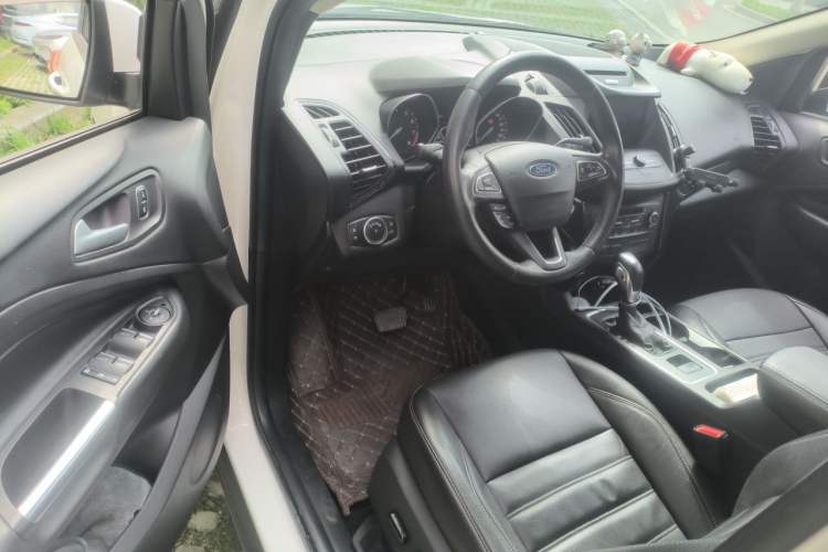 Used Ford Kuga 2018 EcoBoost 180 Two-Wheel-Drive Luxury Wing Edition Driver Seat