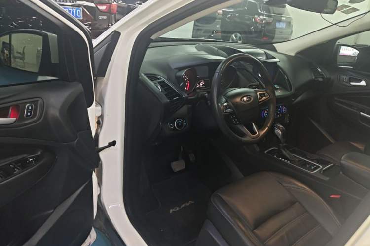 Used Ford Kuga 2018 Facelifted EcoBoost 180 Two-Wheel Drive Luxury Wing Edition Driver Seat