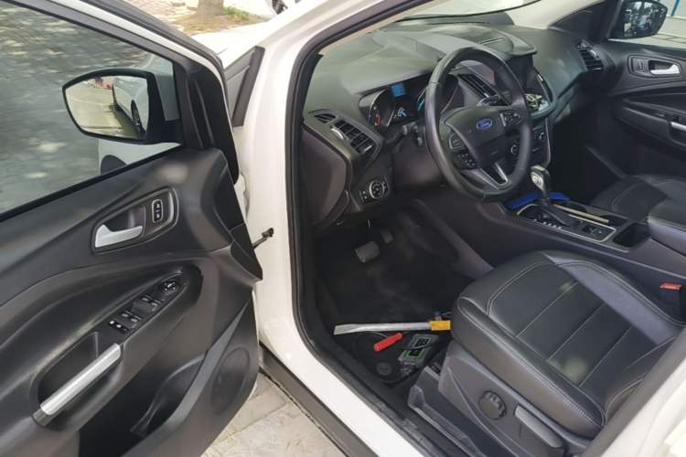 Used Ford Kuga 2018 EcoBoost 180 Two-Wheel-Drive Platinum Edition Driver Seat