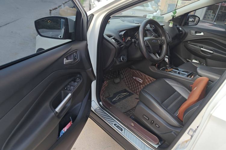 Used Ford Kuga 2018 Facelifted EcoBoost 180 Two-Wheel Drive Luxury Wing Edition Driver Seat