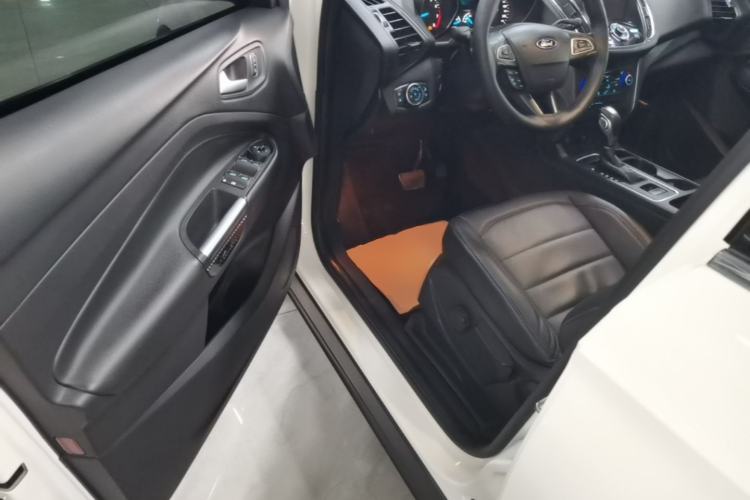 Used Ford Kuga 2018 EcoBoost 180 Two-Wheel-Drive Platinum Edition Driver Seat