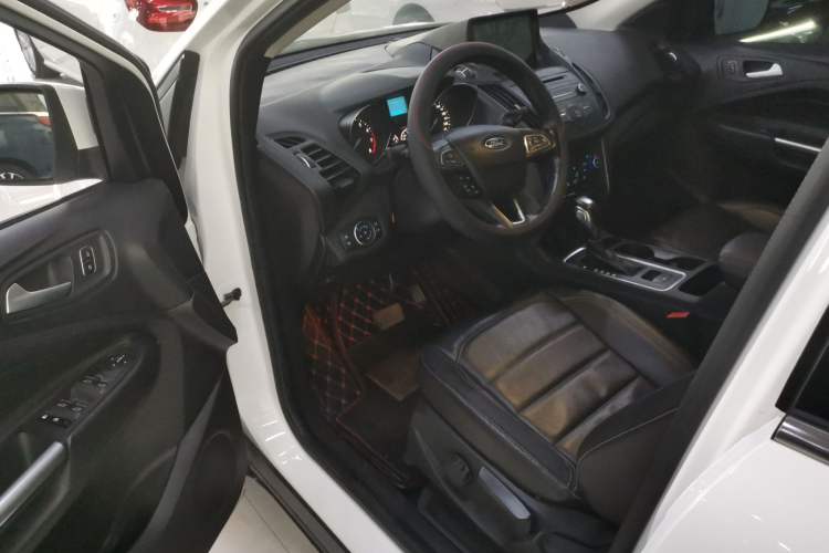 Used Ford Kuga 2018 EcoBoost 180 Two-Wheel-Drive Platinum Edition Driver Seat