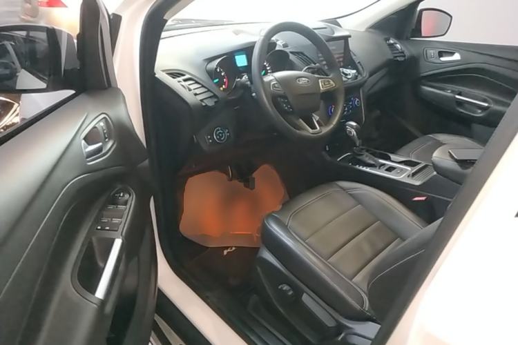 Used Ford Kuga 2018 EcoBoost 180 Two-Wheel-Drive Platinum Edition Driver Seat