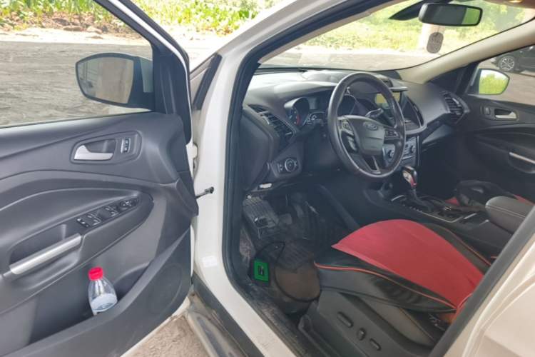 Used Ford Kuga 2018 EcoBoost 180 Two-Wheel-Drive Luxury Wing Edition Driver Seat