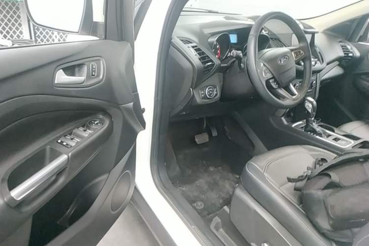 Used Ford Kuga 2018 EcoBoost 180 Two-Wheel-Drive Platinum Edition Driver Seat