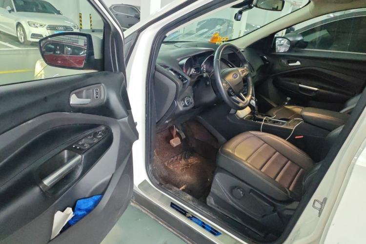 Used Ford Kuga 2018 EcoBoost 180 Two-Wheel-Drive Platinum Edition Driver Seat