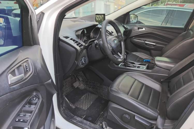 Used Ford Kuga 2018 Facelifted EcoBoost 180 Two-Wheel-Drive Platinum Wing Edition Driver Seat