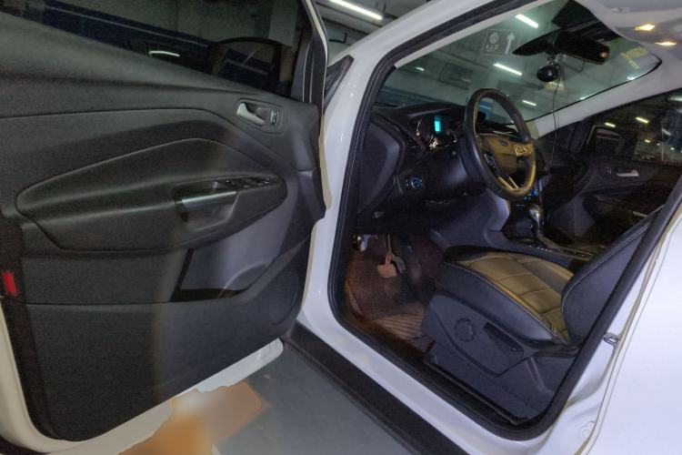 Used Ford Kuga 2018 EcoBoost 180 Two-Wheel-Drive Platinum Edition Driver Seat