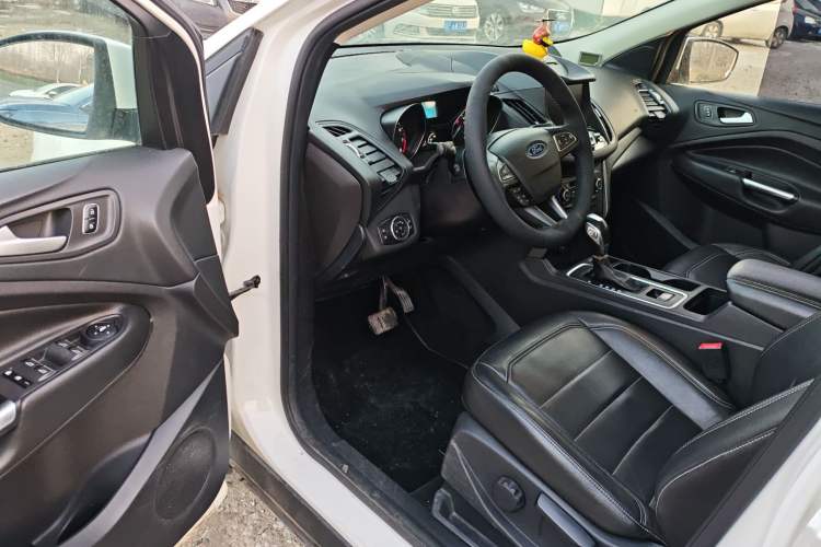 Used Ford Kuga 2018 EcoBoost 180 Two-Wheel-Drive Platinum Edition Driver Seat