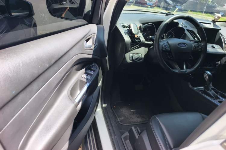 Used Ford Kuga 2018 EcoBoost 180 Two-Wheel-Drive Luxury Wing Edition Driver Seat
