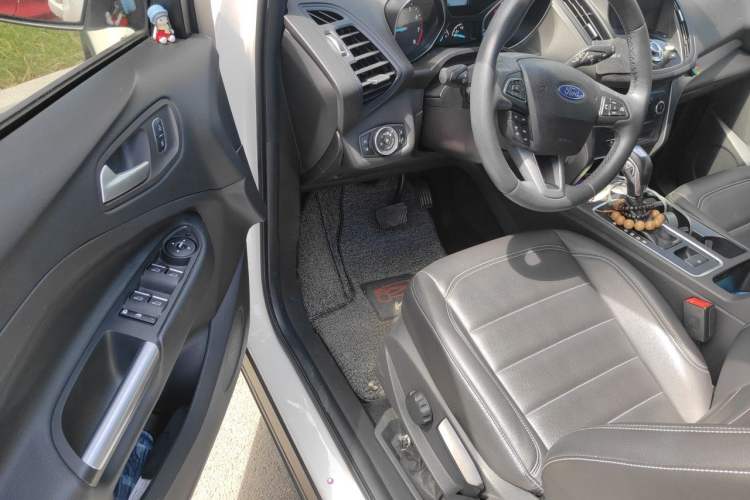 Used Ford Kuga 2018 Facelifted EcoBoost 180 Two-Wheel-Drive Platinum Wing Edition Driver Seat