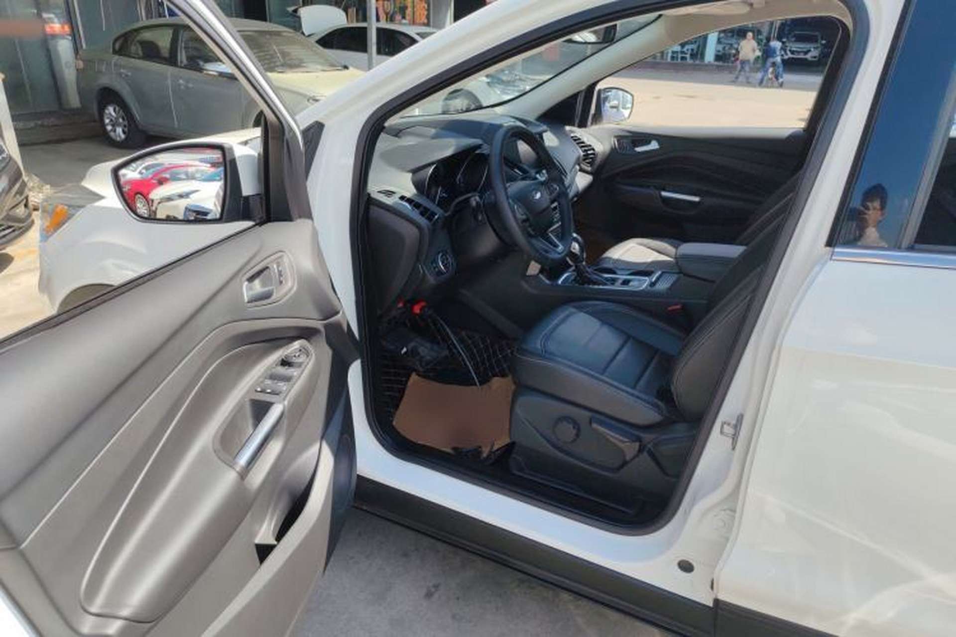 Used Ford Kuga 2018 EcoBoost 180 Two-Wheel-Drive Platinum Edition Driver Seat