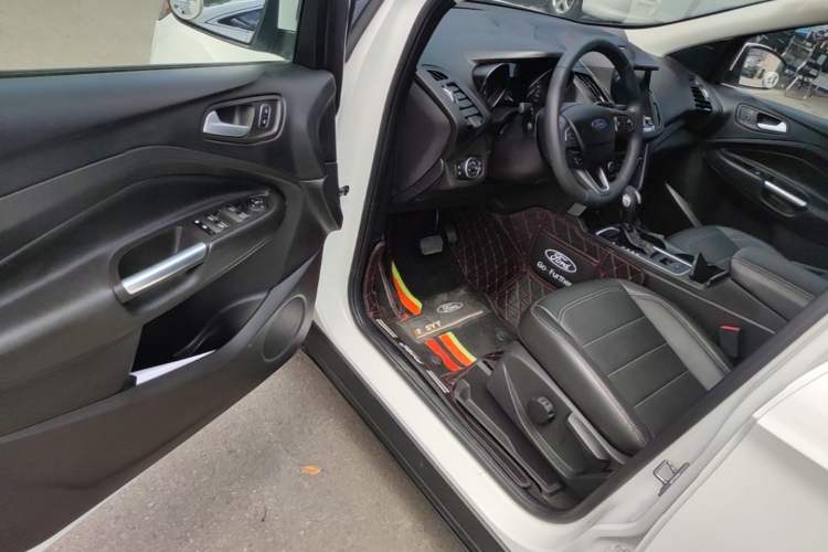 Used Ford Kuga 2018 EcoBoost 180 Two-Wheel-Drive Platinum Edition Driver Seat