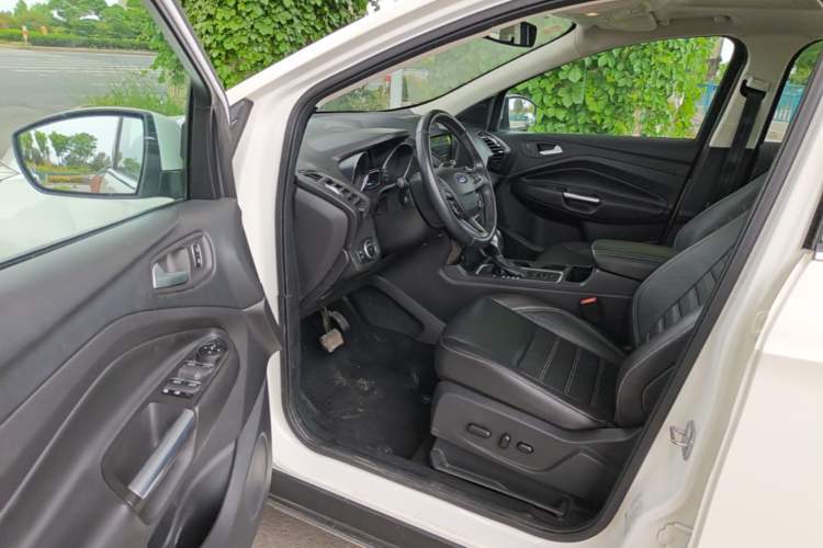 Used Ford Kuga 2018 Facelifted EcoBoost 180 Two-Wheel Drive Luxury Wing Edition Driver Seat