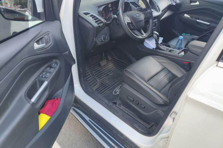 Used Ford Kuga 2018 EcoBoost 180 Two-Wheel-Drive Luxury Wing Edition Driver Seat
