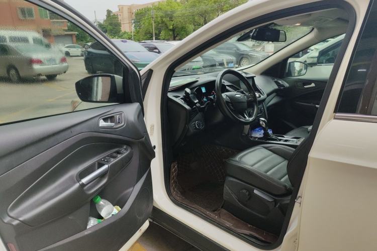 Used Ford Kuga 2018 Facelifted EcoBoost 180 Two-Wheel-Drive Platinum Wing Edition Driver Seat