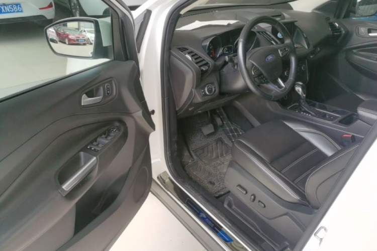 Used Ford Kuga 2018 EcoBoost 180 Two-Wheel-Drive Luxury Wing Edition Driver Seat