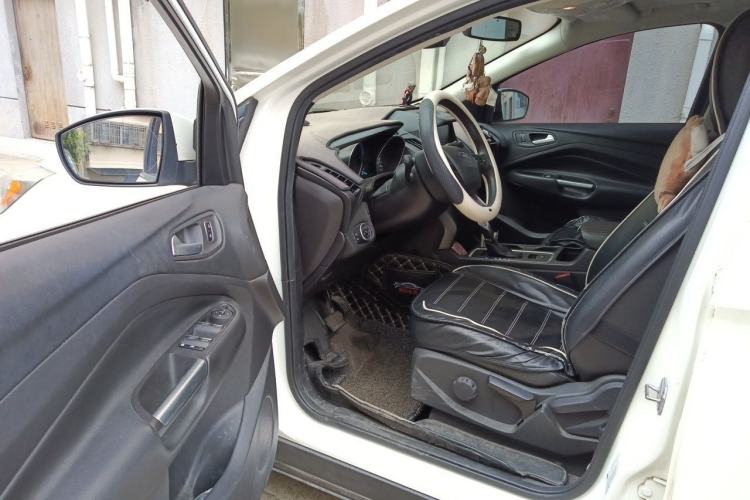 Used Ford Kuga 2018 Facelifted EcoBoost 180 Two-Wheel-Drive Platinum Wing Edition Driver Seat