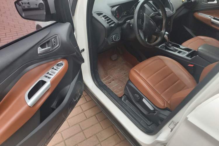 Used Ford Kuga 2018 EcoBoost 180 Two-Wheel-Drive Cognac Special Edition Driver Seat