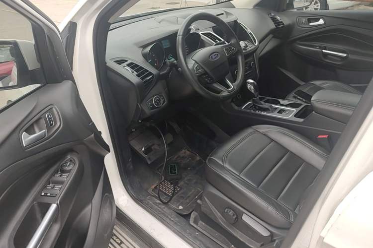 Used Ford Kuga 2018 EcoBoost 180 Two-Wheel-Drive Platinum Edition Driver Seat