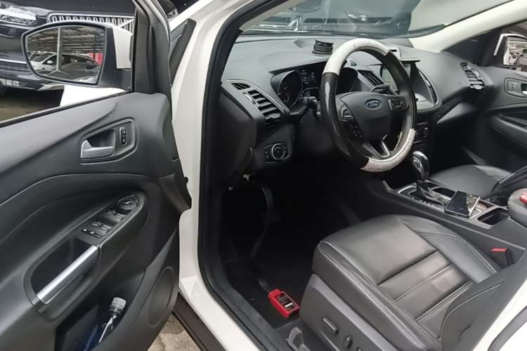 Used Ford Kuga 2018 EcoBoost 180 Two-Wheel-Drive Luxury Wing Edition Driver Seat