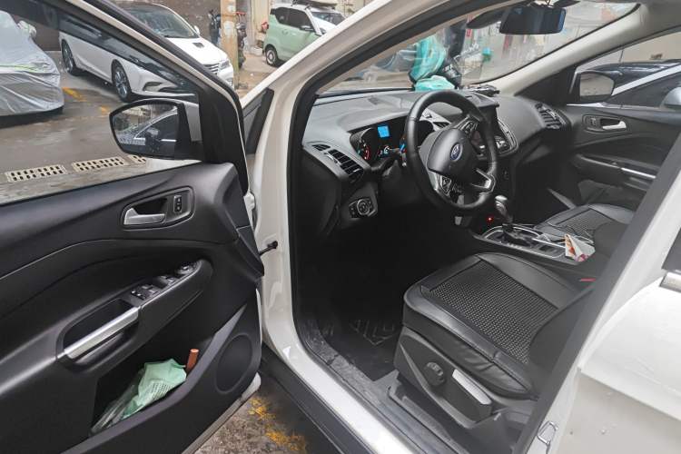 Used Ford Kuga 2018 EcoBoost 180 Two-Wheel-Drive Platinum Edition Driver Seat