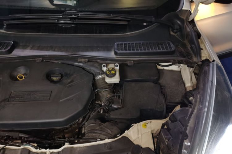 Used Ford Kuga 2018 EcoBoost 245 All-Wheel-Drive Sport Model Engine Bay Left