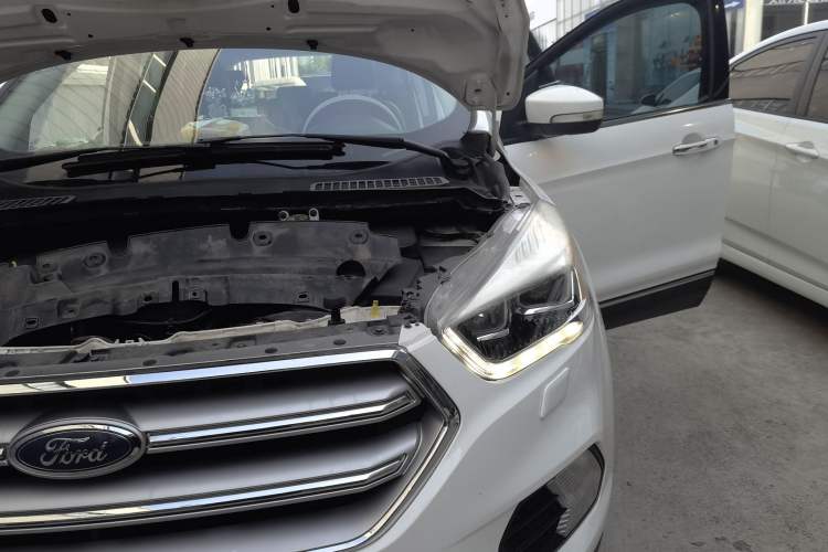 Used Ford Kuga 2018 EcoBoost 180 Two-Wheel-Drive Luxury Wing Edition Engine Bay Left