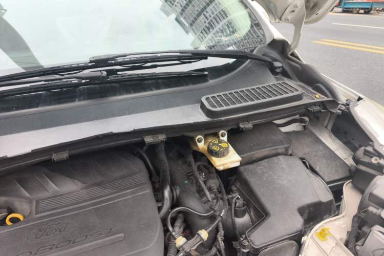 Used Ford Kuga 2018 EcoBoost 180 Two-Wheel-Drive Platinum Edition Engine Bay Left