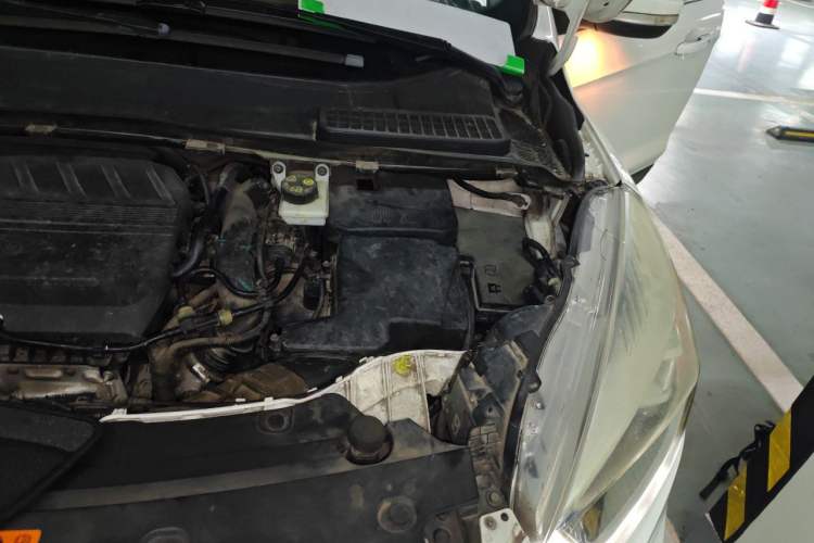 Used Ford Kuga 2018 EcoBoost 180 Two-Wheel-Drive Platinum Edition Engine Bay Left