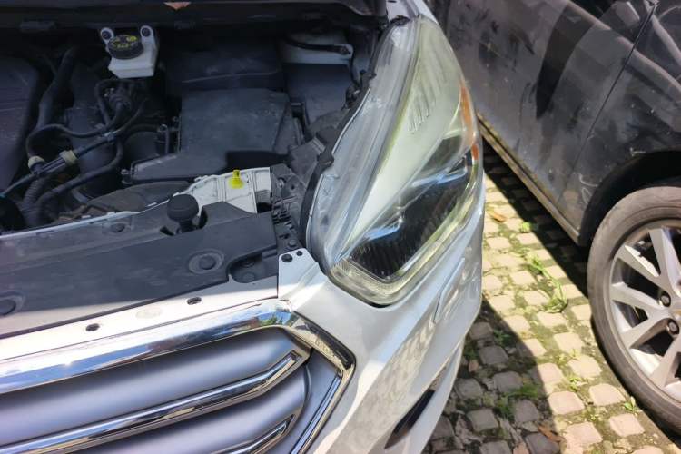 Used Ford Kuga 2018 EcoBoost 180 Two-Wheel-Drive Luxury Wing Edition Engine Bay Left