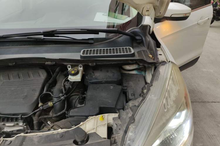 Used Ford Kuga 2018 Facelifted EcoBoost 180 Two-Wheel-Drive Platinum Wing Edition Engine Bay Left