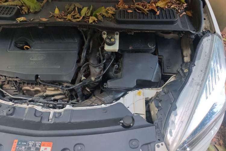 Used Ford Kuga 2018 EcoBoost 180 Two-Wheel-Drive Platinum Edition Engine Bay Left