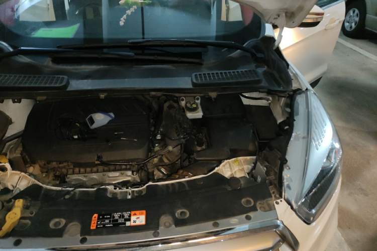 Used Ford Kuga 2018 EcoBoost 180 Two-Wheel-Drive Platinum Edition Engine Bay Left