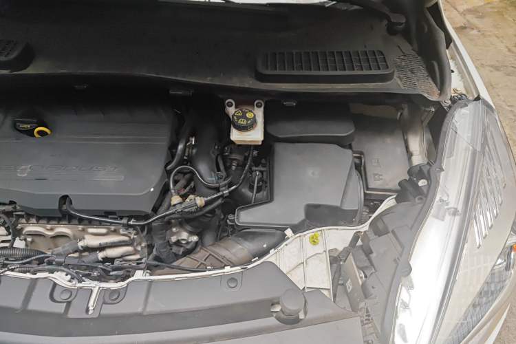 Used Ford Kuga 2018 EcoBoost 180 Two-Wheel-Drive Platinum Edition Engine Bay Left