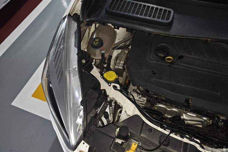 Used Ford Kuga 2018 EcoBoost 180 Two-Wheel-Drive Luxury Wing Edition Engine Bay Right