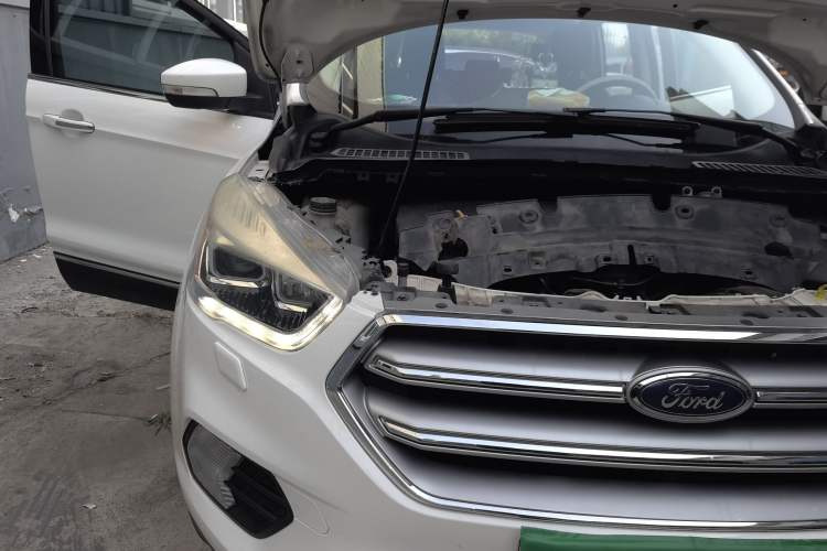 Used Ford Kuga 2018 EcoBoost 180 Two-Wheel-Drive Luxury Wing Edition Engine Bay Right