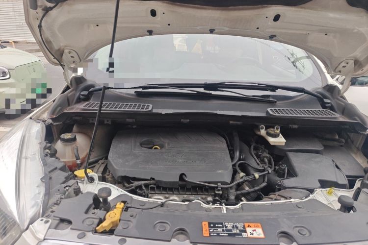 Used Ford Kuga 2018 EcoBoost 180 Two-Wheel-Drive Platinum Edition Engine Bay Right