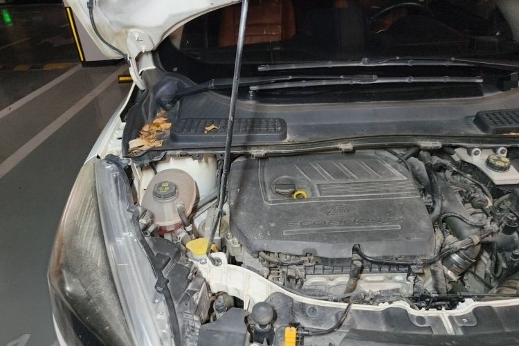 Used Ford Kuga 2018 EcoBoost 180 Two-Wheel-Drive Elite Trim Engine Bay Right