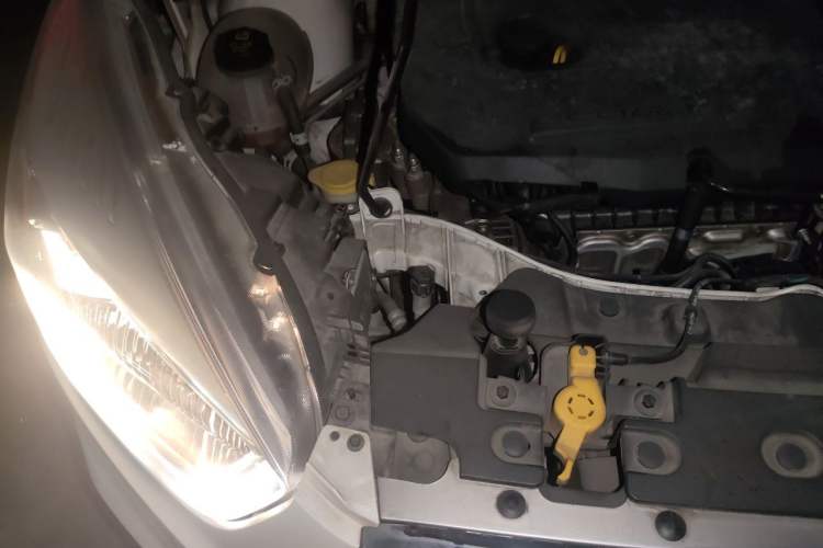 Used Ford Kuga 2018 EcoBoost 180 Two-Wheel-Drive Platinum Edition Engine Bay Right