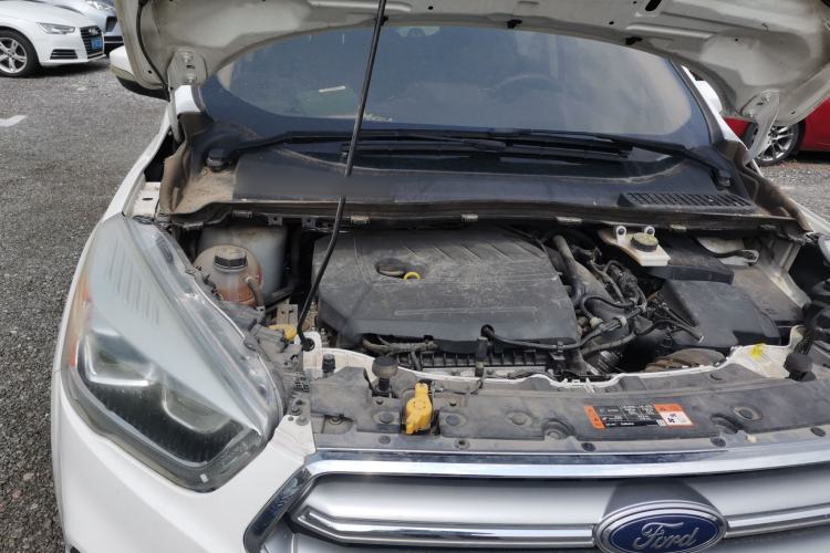 Used Ford Kuga 2018 EcoBoost 180 Two-Wheel-Drive Platinum Edition Engine Bay Right