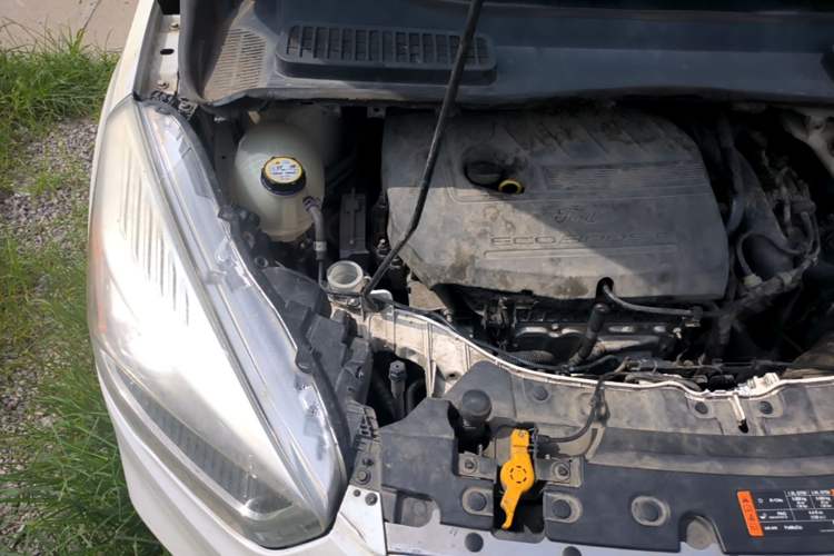 Used Ford Kuga 2018 EcoBoost 180 Two-Wheel-Drive Elite Trim Engine Bay Right