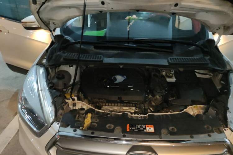 Used Ford Kuga 2018 EcoBoost 180 Two-Wheel-Drive Platinum Edition Engine Bay Right