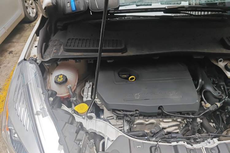 Used Ford Kuga 2018 EcoBoost 180 Two-Wheel-Drive Platinum Edition Engine Bay Right